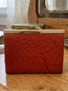 Women’s Red Textured Kiss-Lock Wallet Clutch Mini-Vintage Marquis